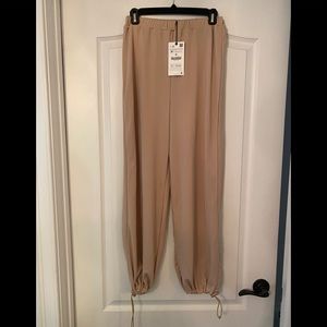 Size medium Zara jogger elastic tie bottom